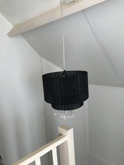 Te koop Hanglamp kleur zwart met kunststof glazen kralen.