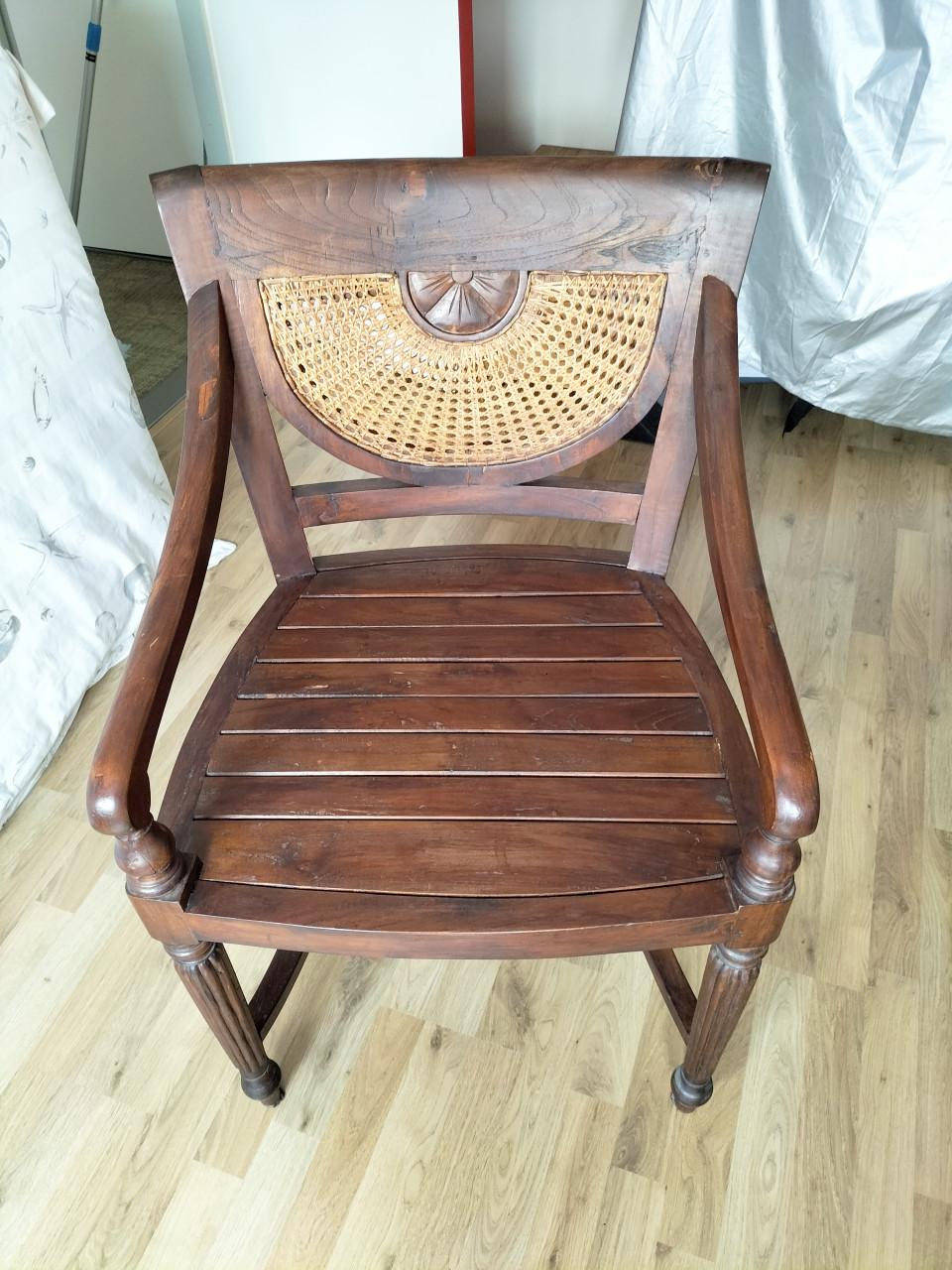 Te koop: 2 leuke Spaans uitziende stoelen