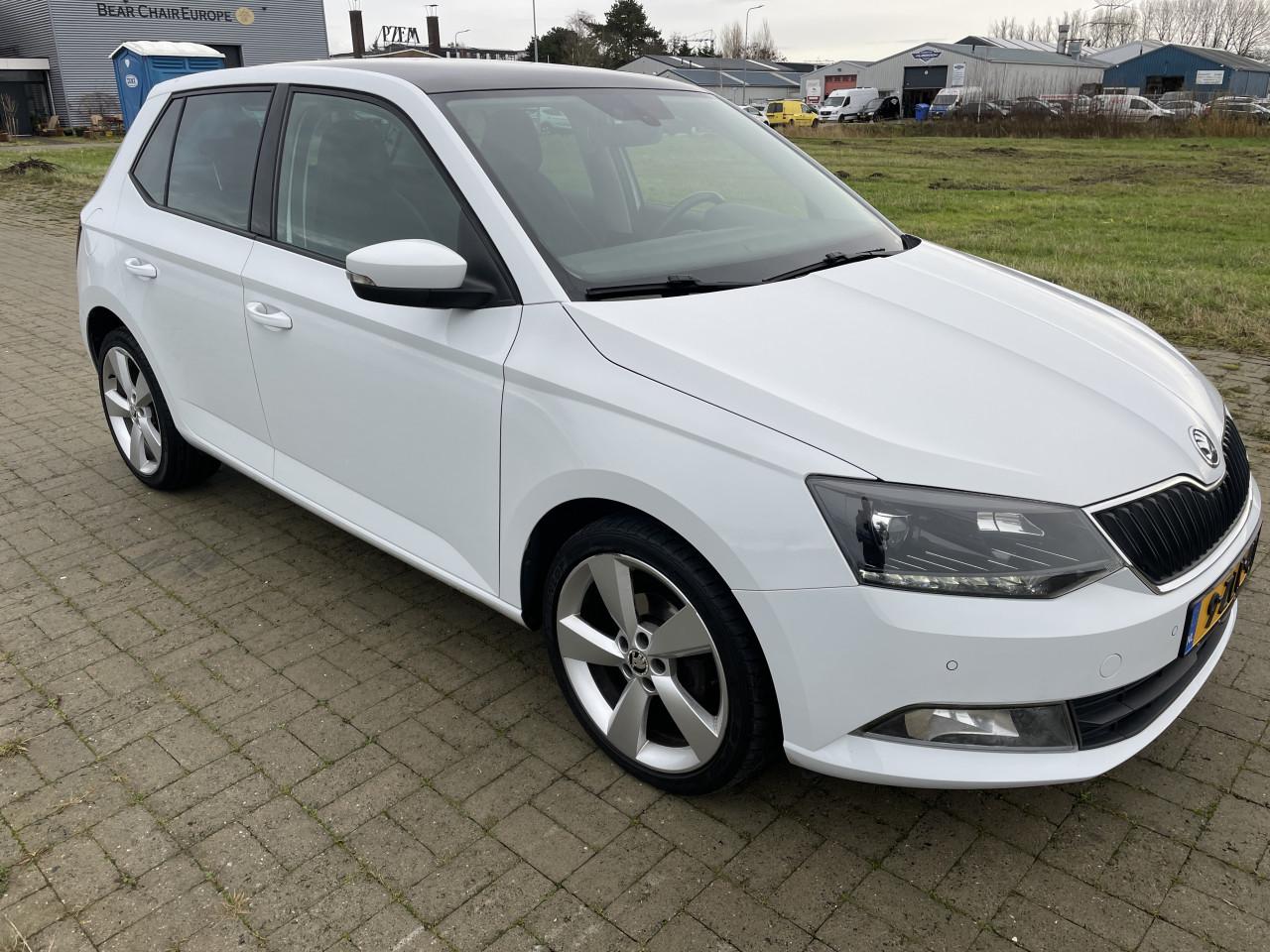 Skoda fabia 1.2 tsi first edition 2015