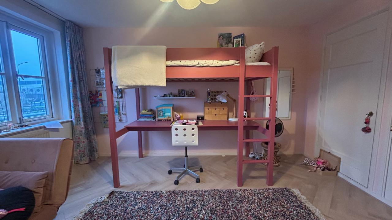 Een-persoons hoogslaper incl bureau (90x200cm)