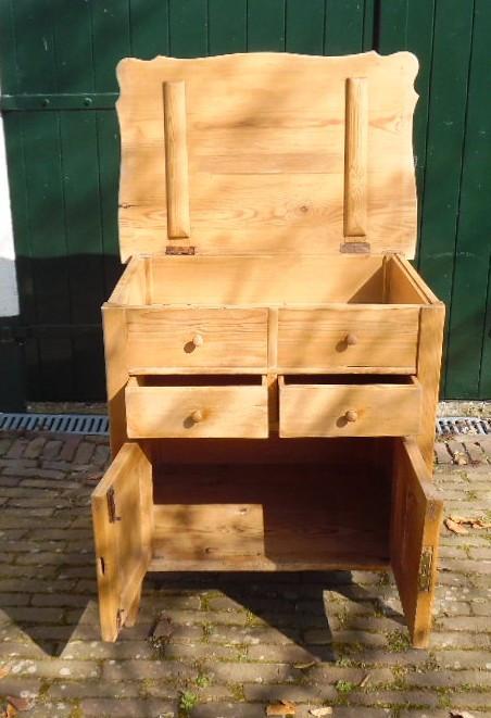 Antiek kastje grenenhout