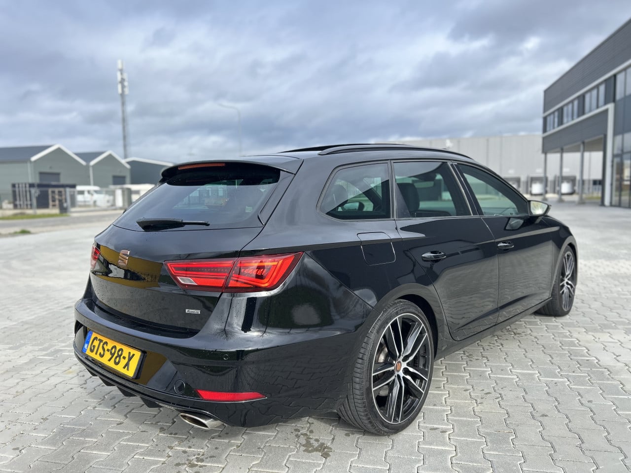 Seat Leon Cupra ST 300 4Drive |PANO|DSG|LANE ASSIST|CAMERA