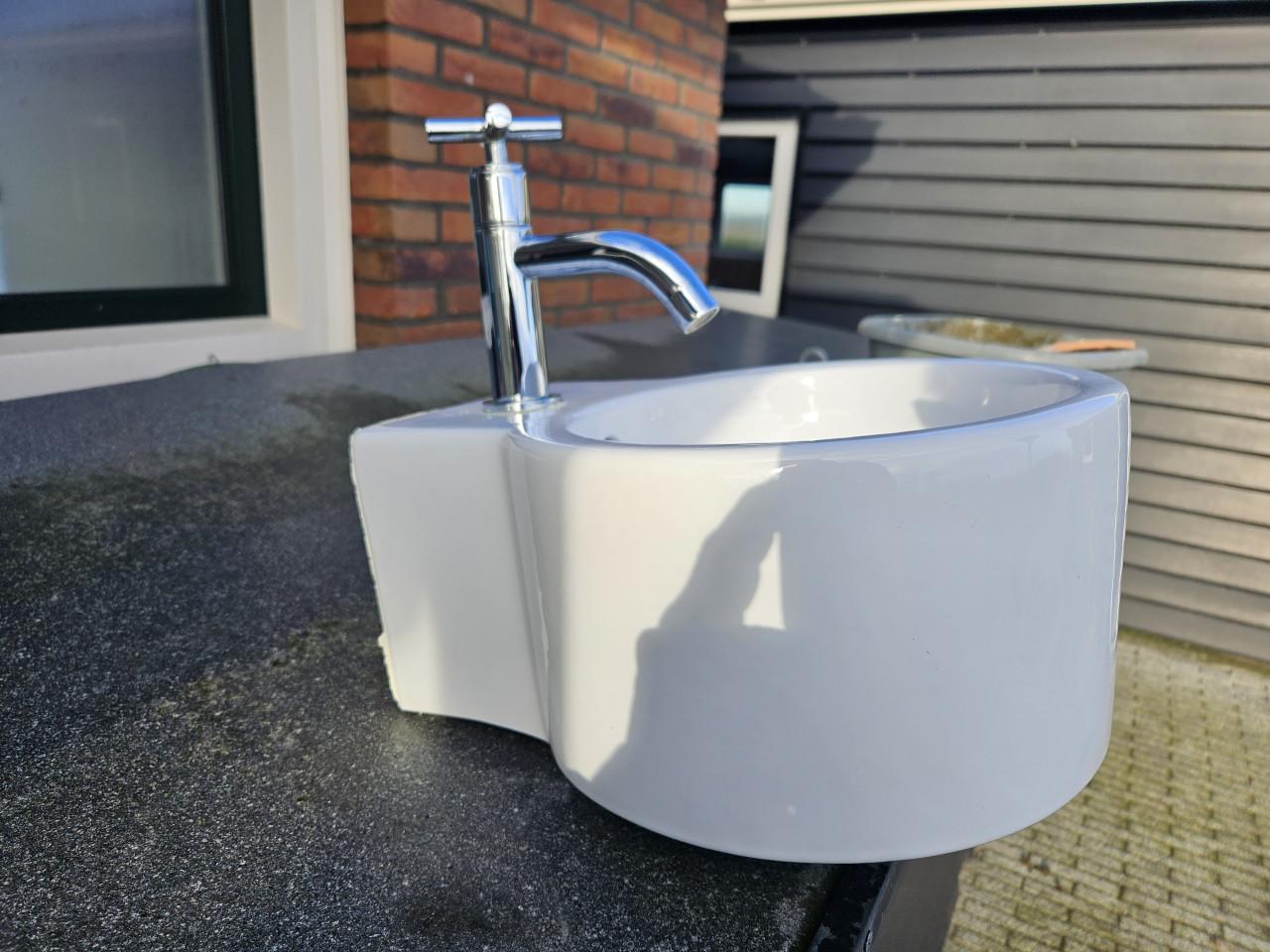 Wc fonteintje compleet te koop.