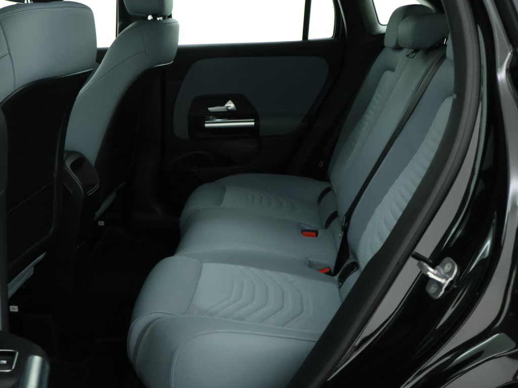Mercedes-Benz Gla-klasse 250 e face lift plug-in hybride | dodehoek assist 