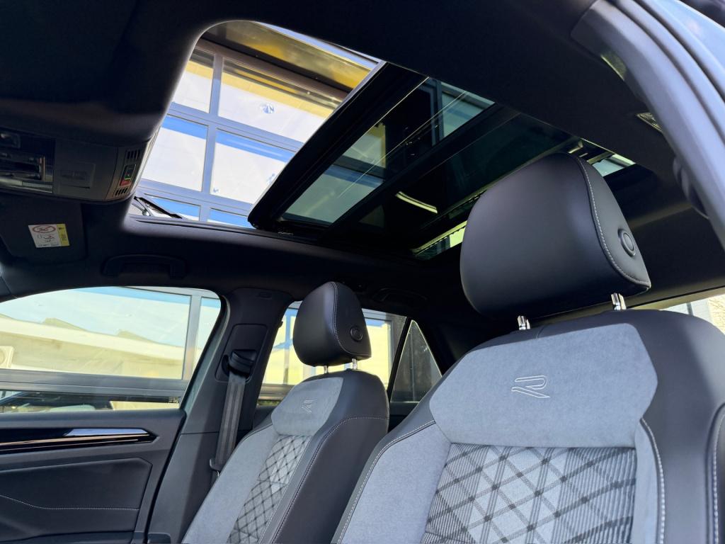 Volkswagen T-roc 1.5 tsi r-line | black style | panoramadak | 19 inch | cam