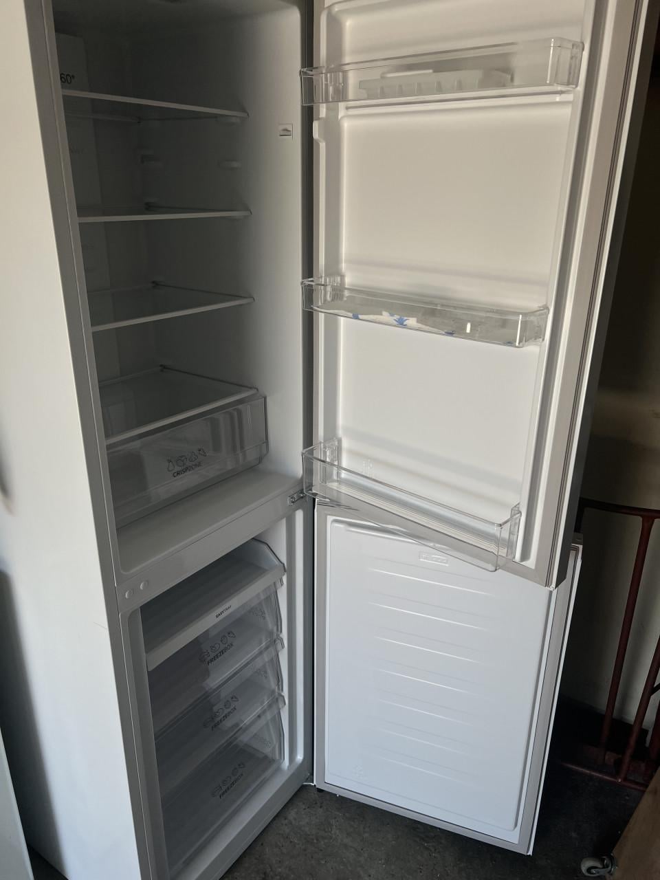 1,5 jaar oude A+++ koel vries combinatie koelkast met vriezer 180x55 cm.