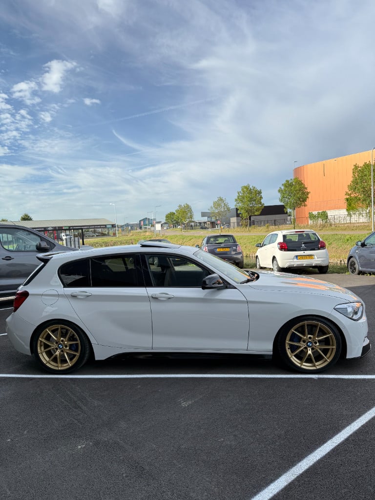 BMW 1 Serie 125d - m sport - nieuwe motor- full option!