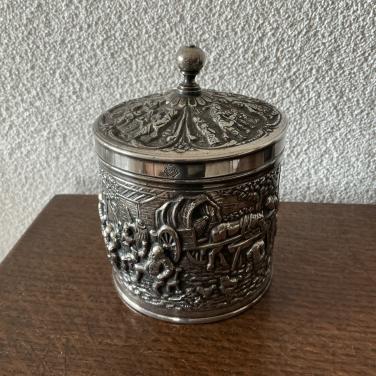 Verzilverd DE  busje.