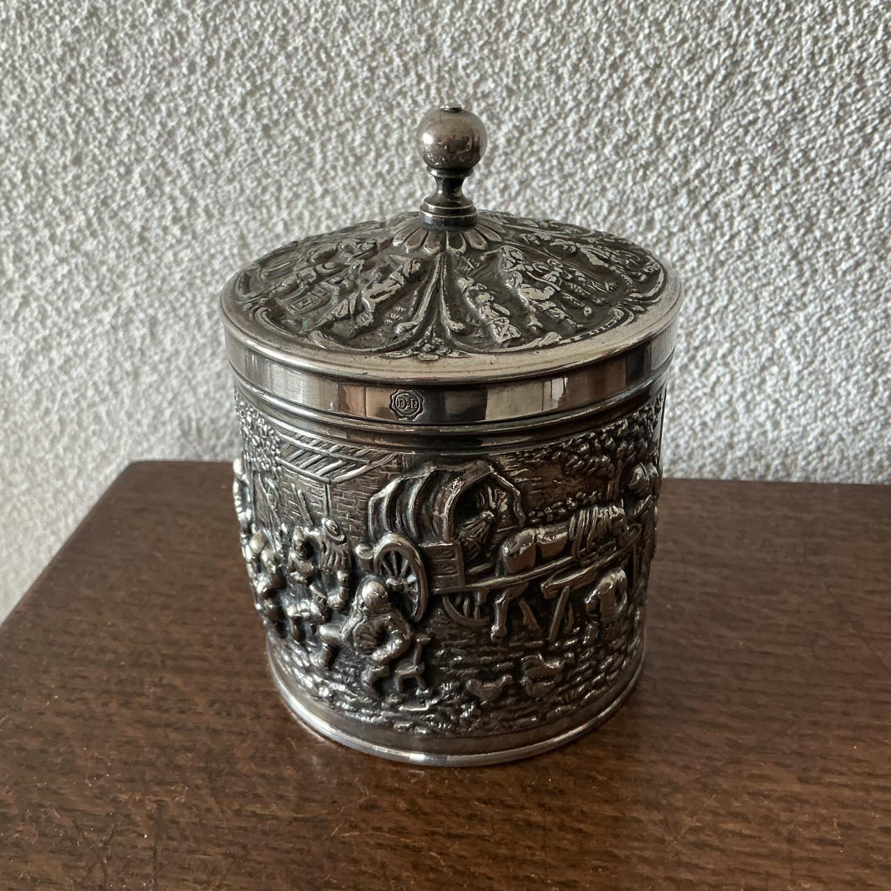 Verzilverd DE  busje.