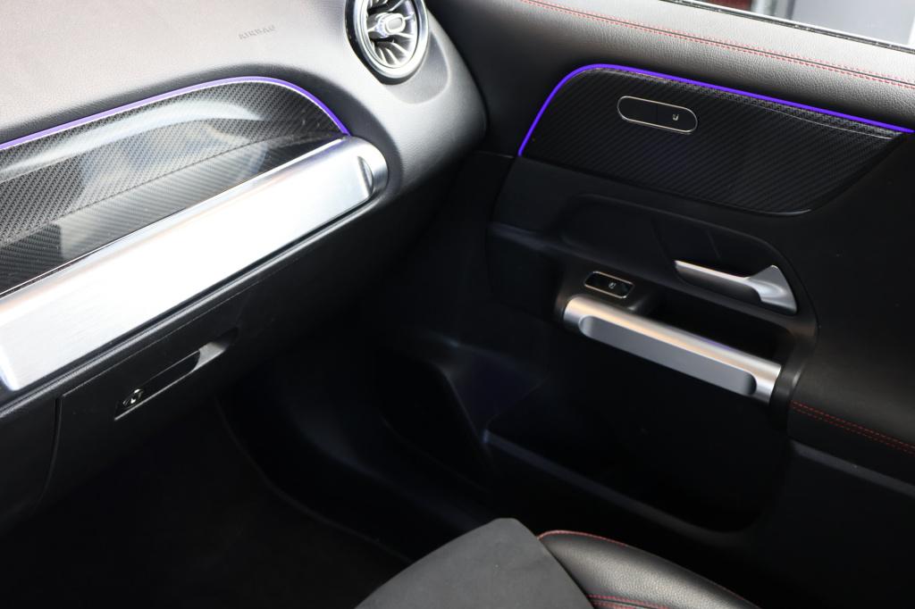 Mercedes-Benz Glb 180 d premium amg i btwi l camera l smartphone integratie