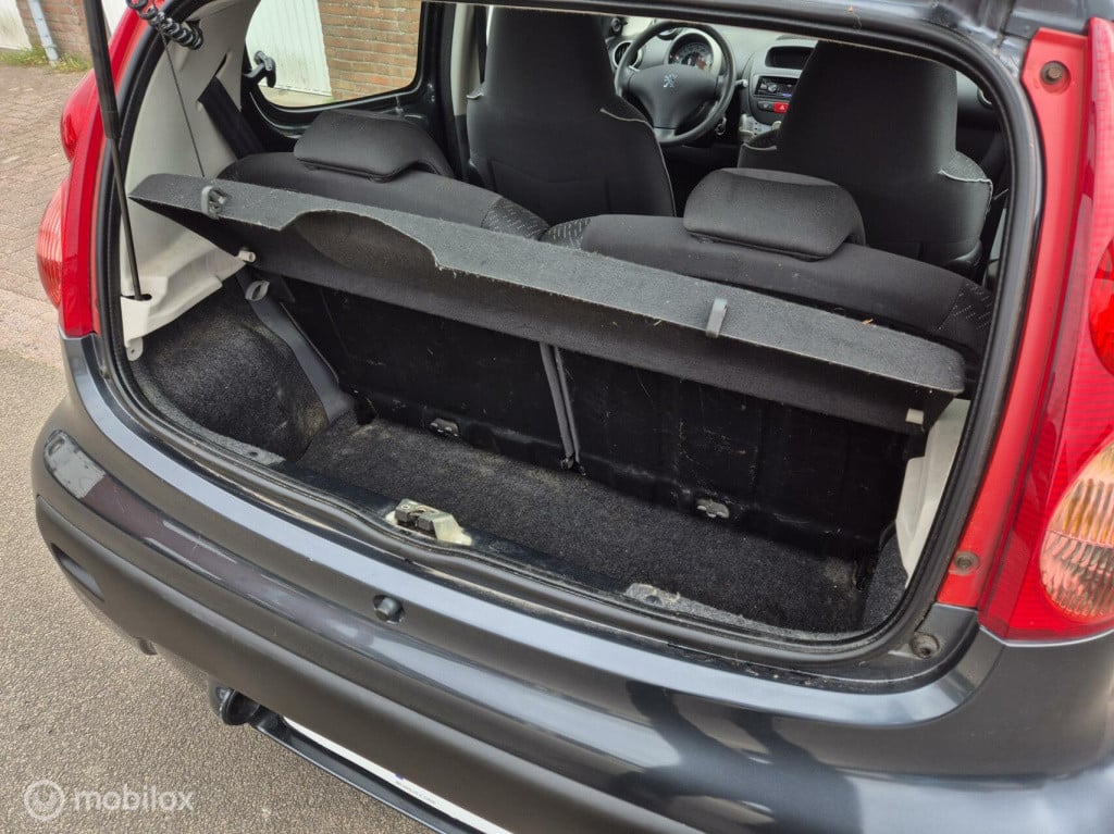 Peugeot 107 1.0 xs automaat / 5- deurs / airco / bluetooth
