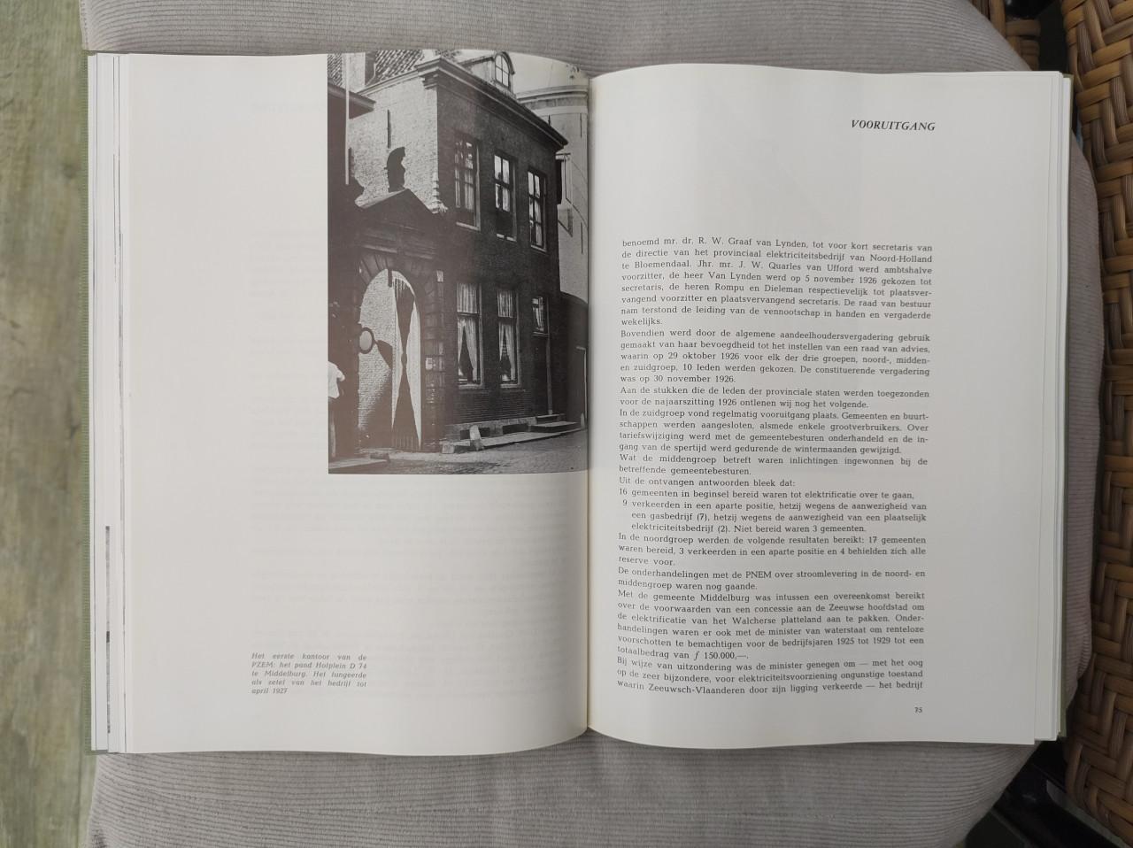 Tussen stroom en water. Boek over 50 jaar PZEM 1919-1969.