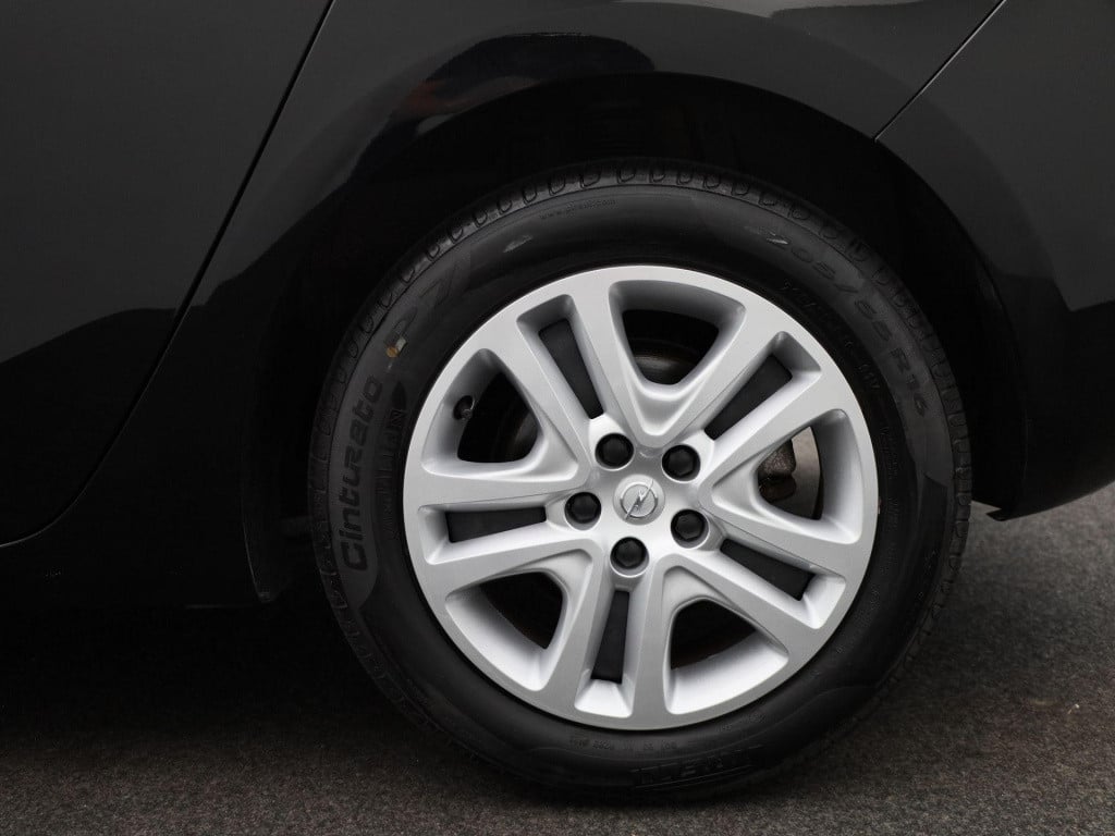 Opel Astra 1.2 business edition | parkeer sensoren | cruise control | dab |