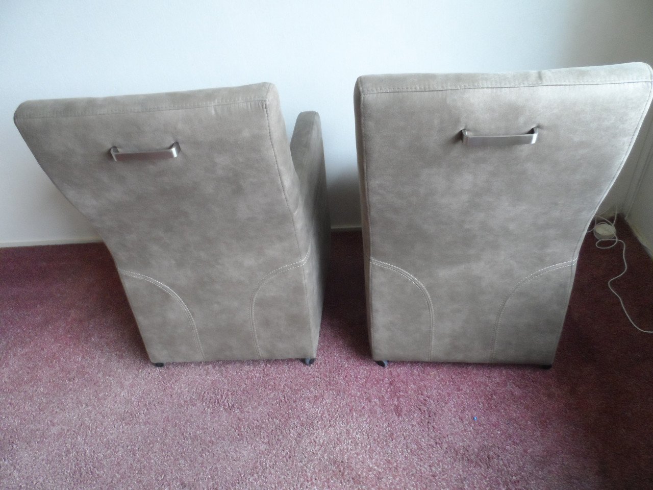 Buffetkast € 75 +Gratis klein bankje 4 stoelen met ronde tafel, 2 fauteuils