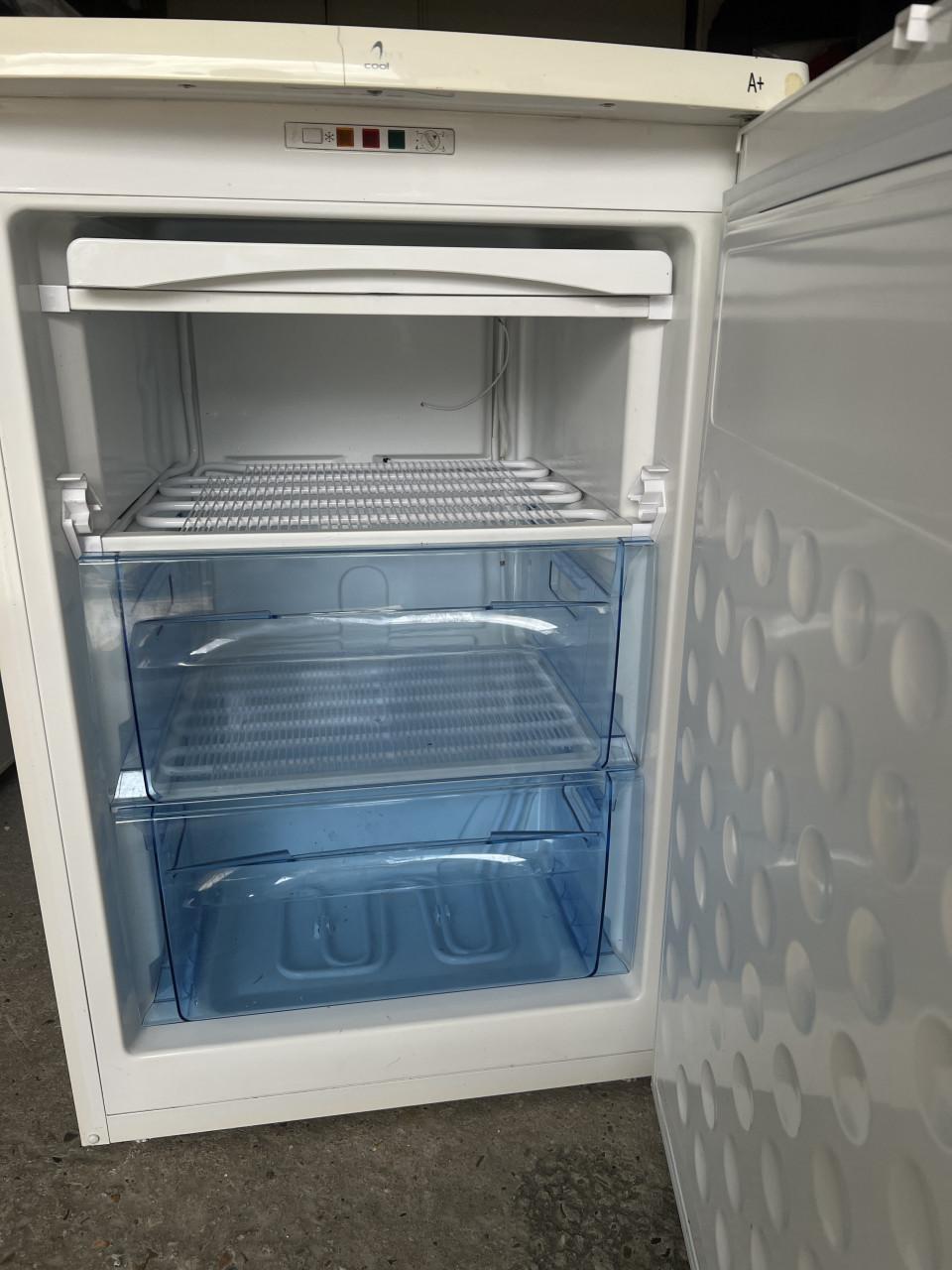 A+ klasse vrieskast 85x60 cm. Inhoud Vriezer 77 liter als nieuw