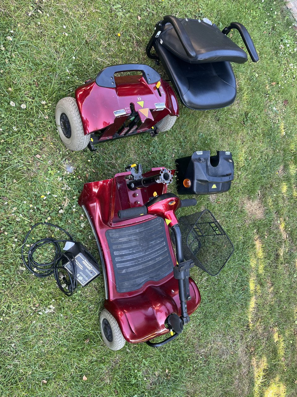 Demontabele scootmobiel met defect. PractiComfort