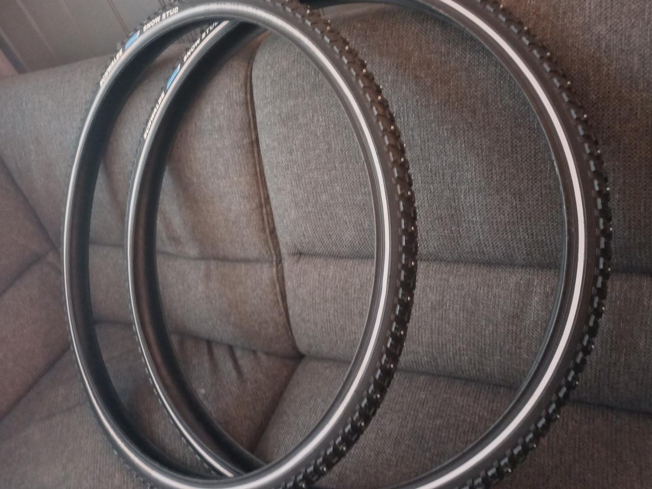 Nieuwe schwable snow stud buitenbanden