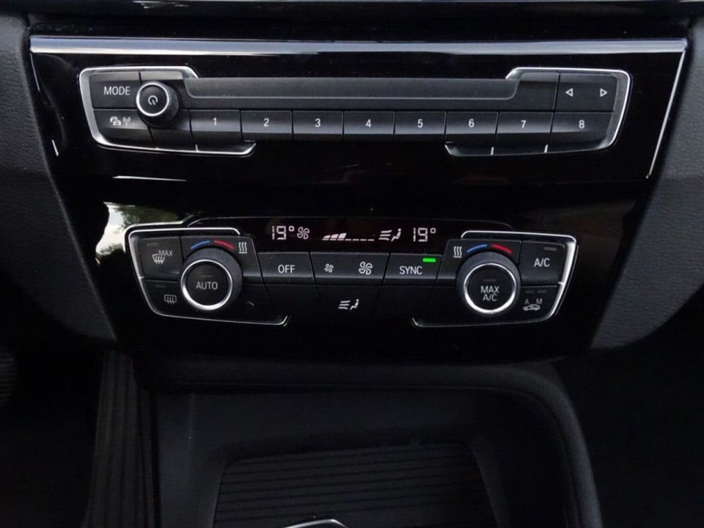 BMW X1 sdrive18i executive automaat | apple carplay | | el. koffer | 17"