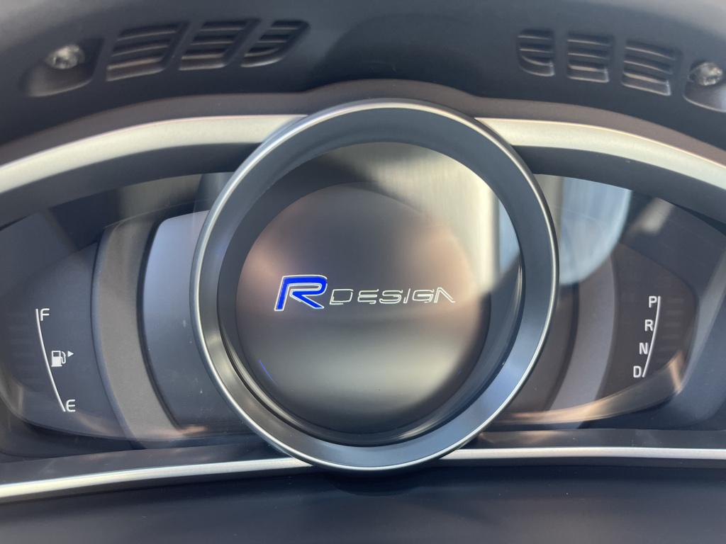 Volvo V40 1.5 t3 polar+ r-design sport pano navi trekhaak automaat