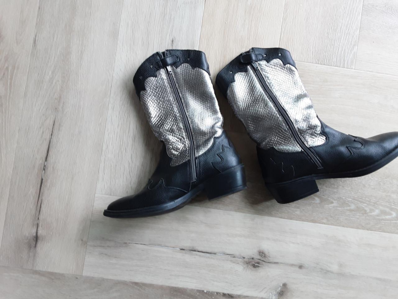 Als nieuw  cowboy  laarsjes mt 37