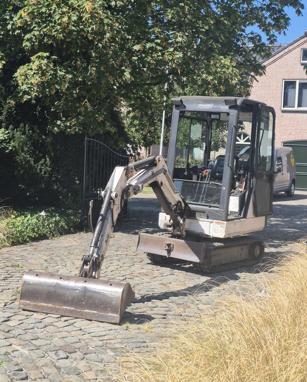 Bobcat 320 minigraver – slechts 1.947 draaiuren – 4 bakken