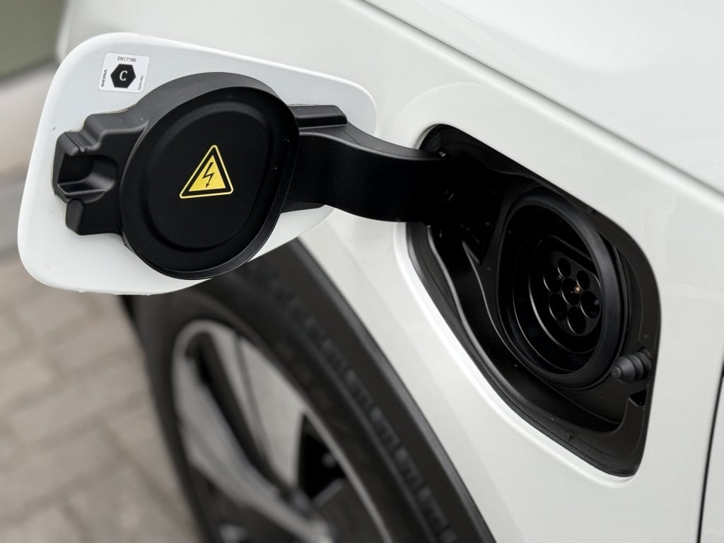 Volvo XC40 t5 262pk recharge business pro| navi| keyless| led| getint glas|