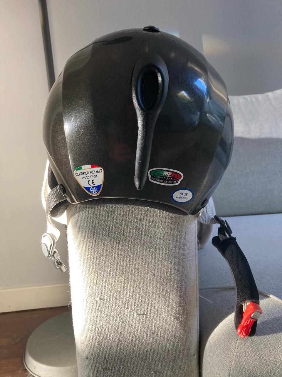 Ski-/snowboardhelm