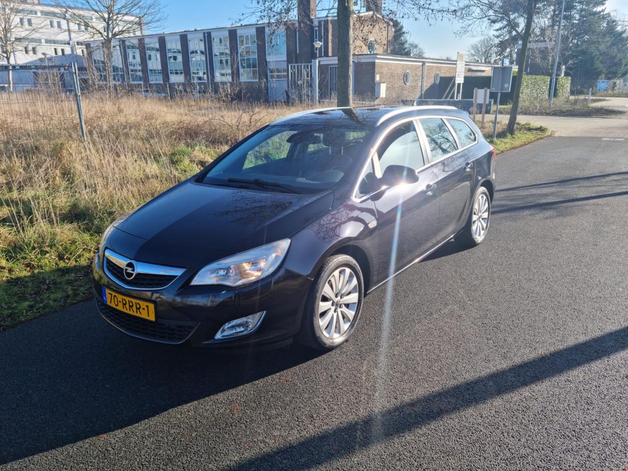 Opel astra sports tourer 1.4i turbo bj 2011