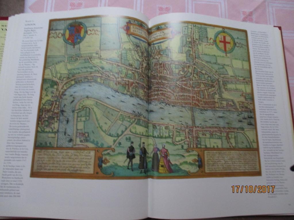 Te koop; boek stadskaarten van Europa 16 e  eeuw kado kerst sinterklaas