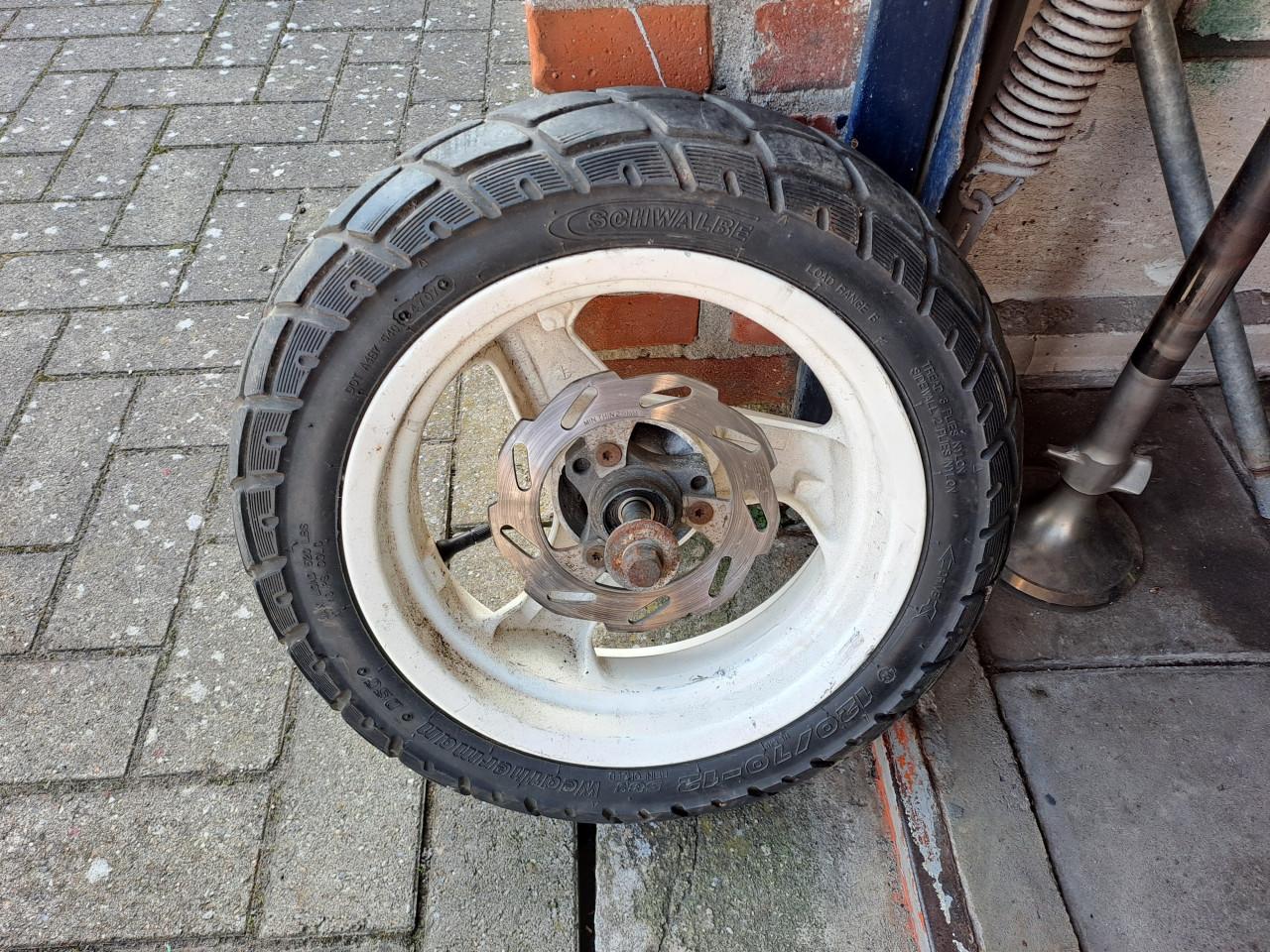 Te koop peugeot speedfight voorvork en voorwiel