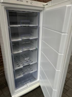 Vrieskast 145x60 cm. 215 liter energieklasse E (A+++) Lowfrost vriezer