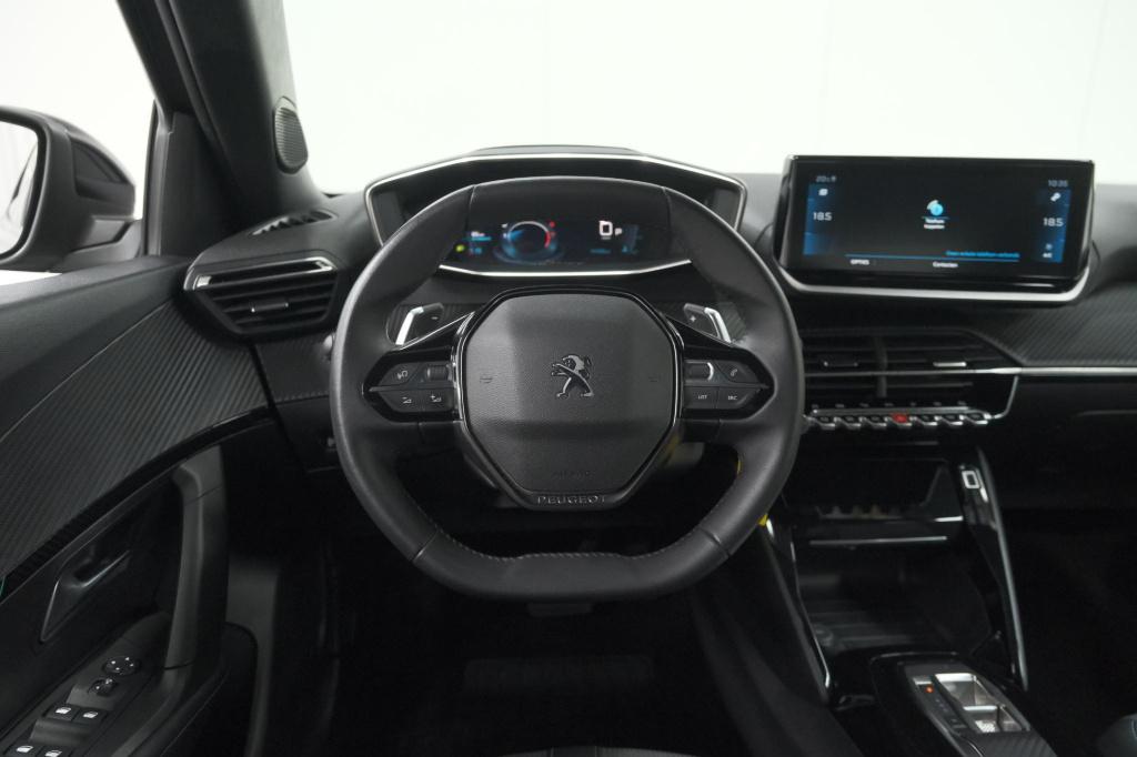Peugeot 2008 puretech 130 eat8 allure pack | camera | apple carplay | parke