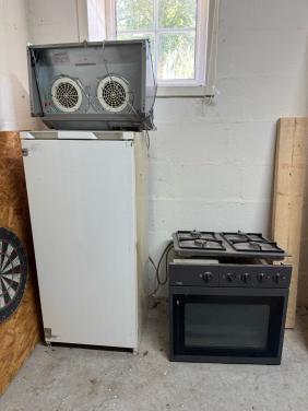Koelkast (inbouw), oven + kookfornuis, afzuigkap
