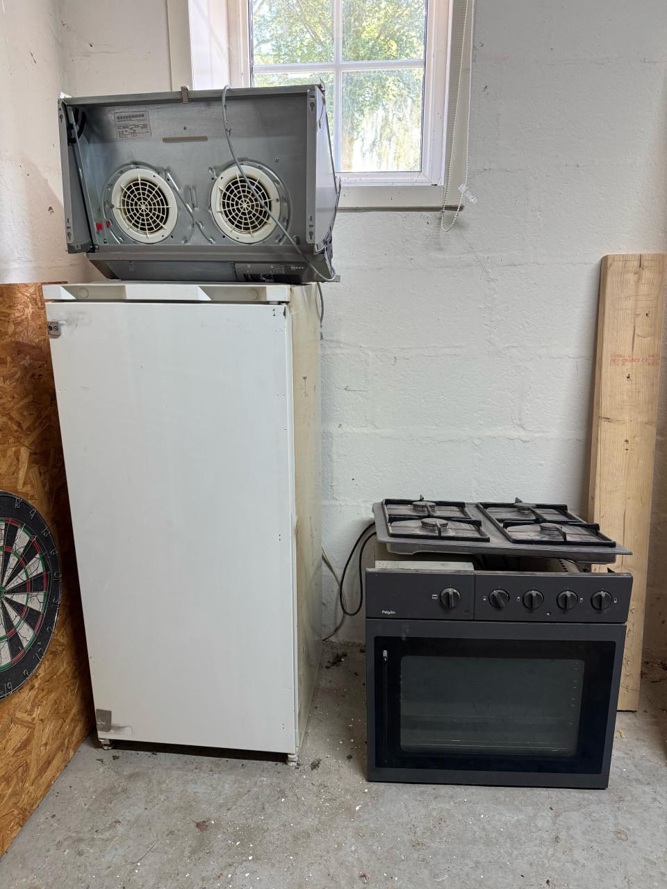 Koelkast (inbouw), oven + kookfornuis, afzuigkap