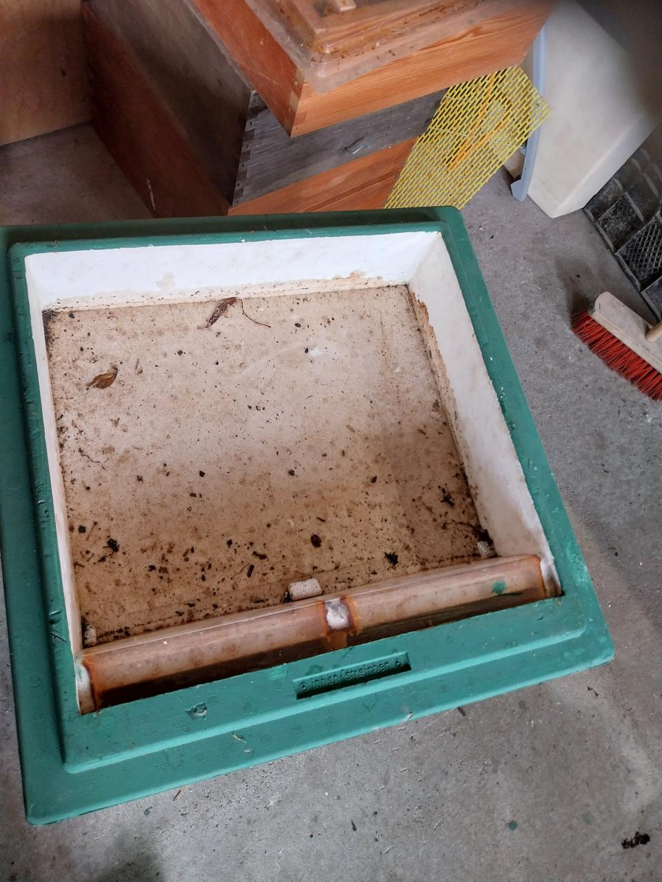 Te koop 2 x bijenkast kunstof