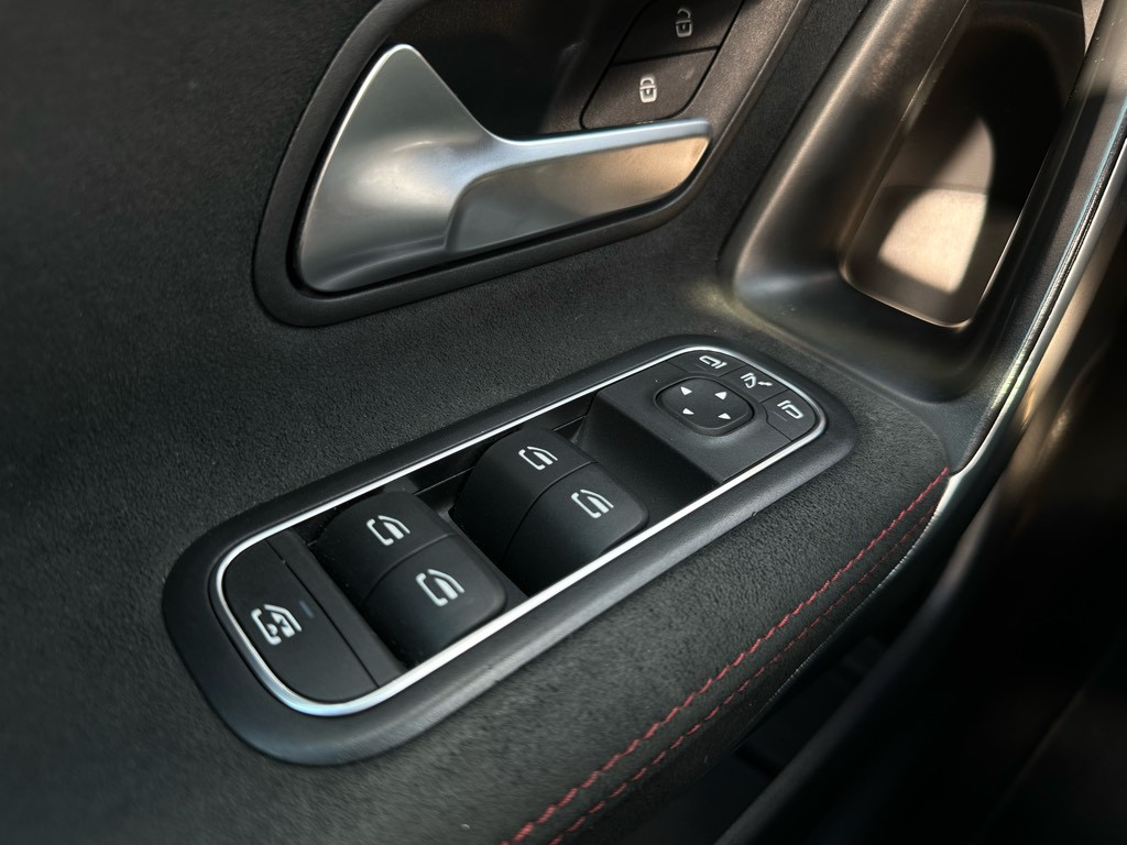 Mercedes-Benz A-Klasse 180 business solution amg // ambiance verlichting //