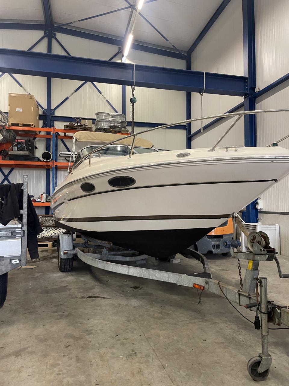 Sea Ray 220 Refit 2022 - Mooie Cuddy Cabin, V8!