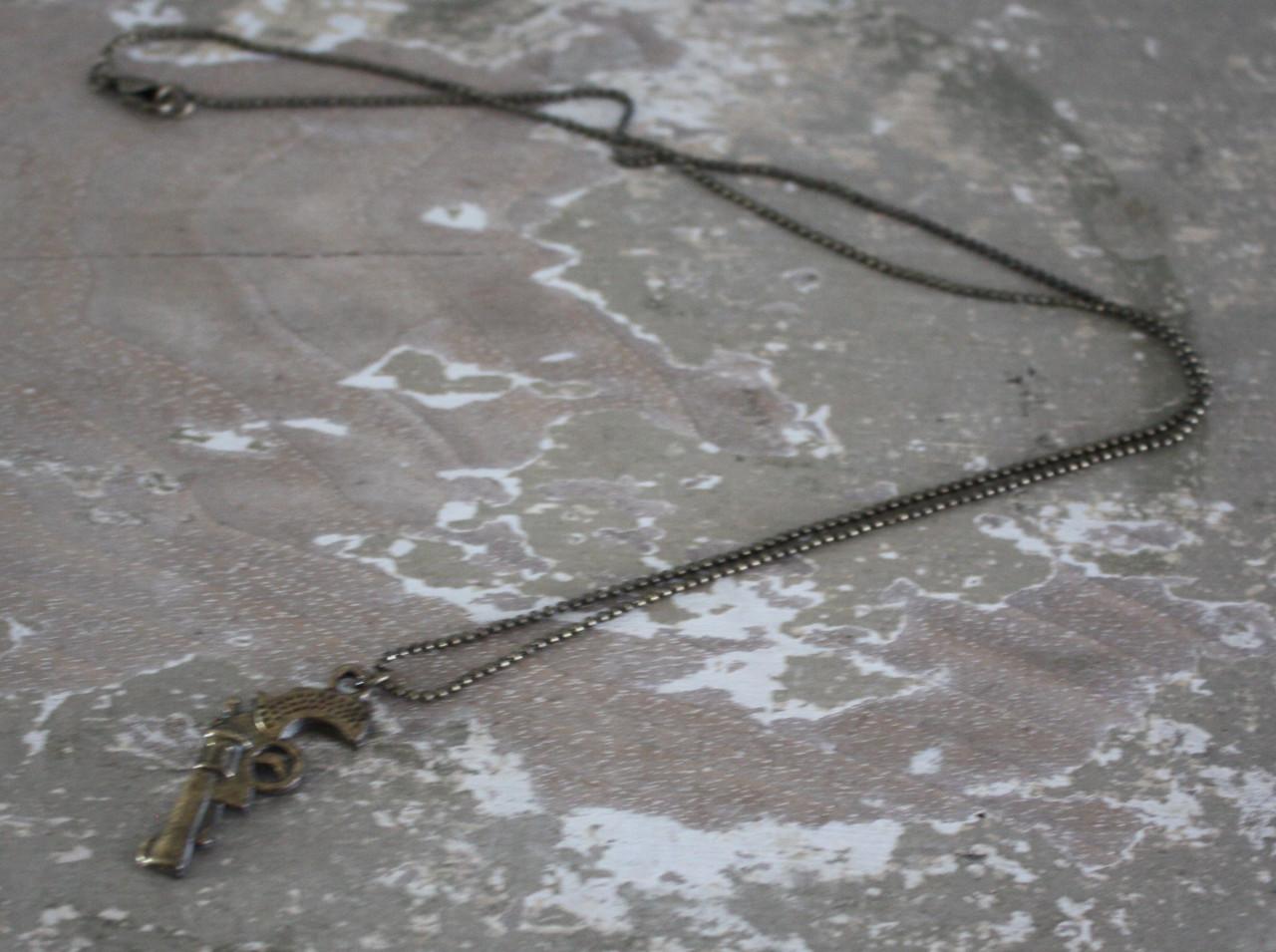 Koper kleurige ketting met pistool hanger