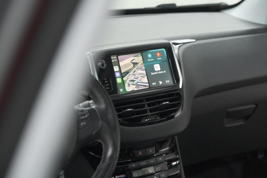 Peugeot 2008 1.2 puretech blue lease executive | all season banden | panora