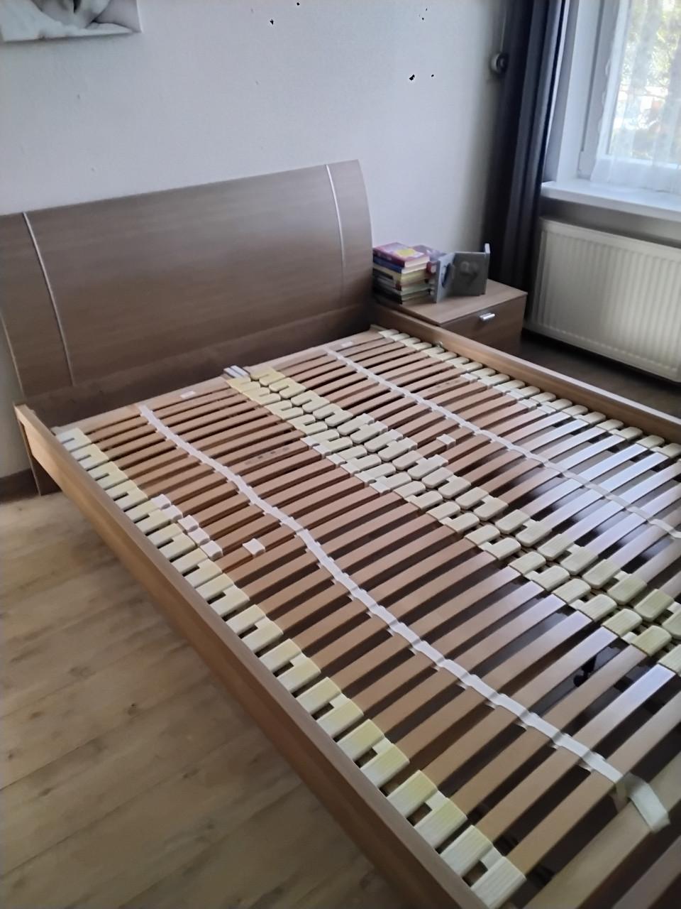 Mooi bed zgan met nwe matrassen en verstelbare lattenbodem