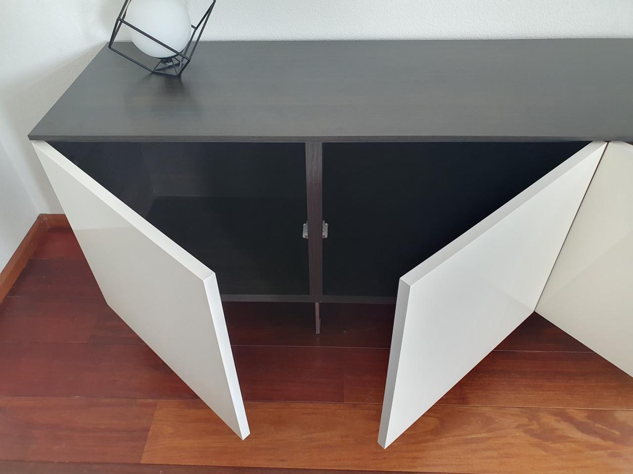 Hoogglans wit dressoir 4 deurs houtlook blad design kast