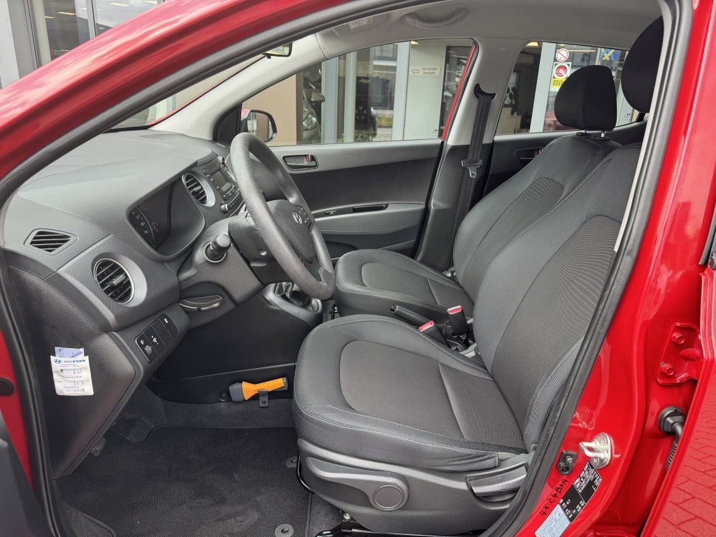 Hyundai I 10 1.0i comfort | trekhaak 13p. | cruise control | airco | blueto