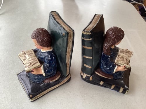 Twee mooie zware boekensteunen.