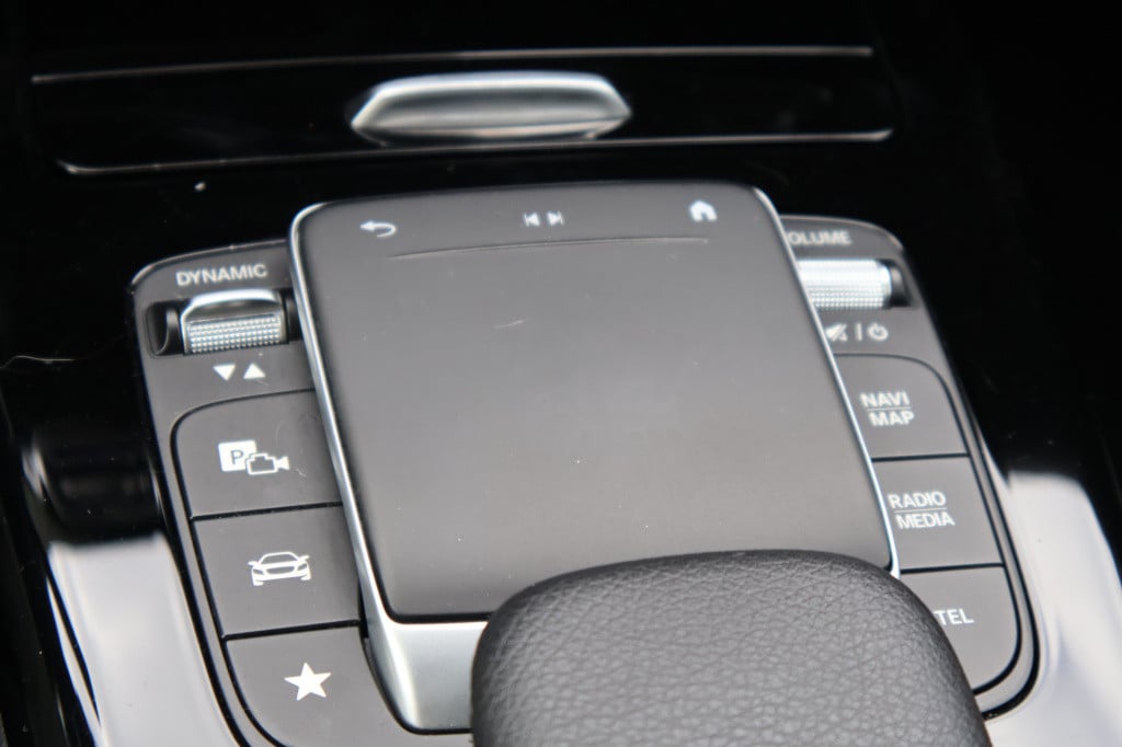 Mercedes-Benz A-Klasse 250 e business solution amg limited l mbux l camera 