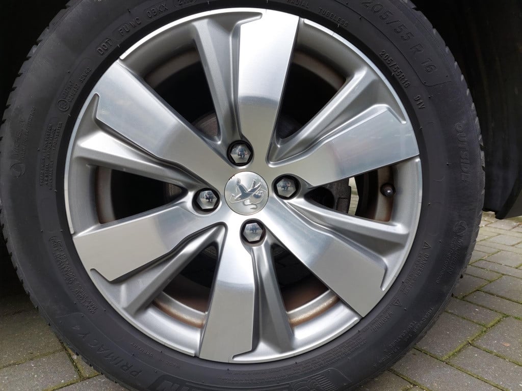 Peugeot 2008 suv 1.2 allure automaat pano/clima/lmv