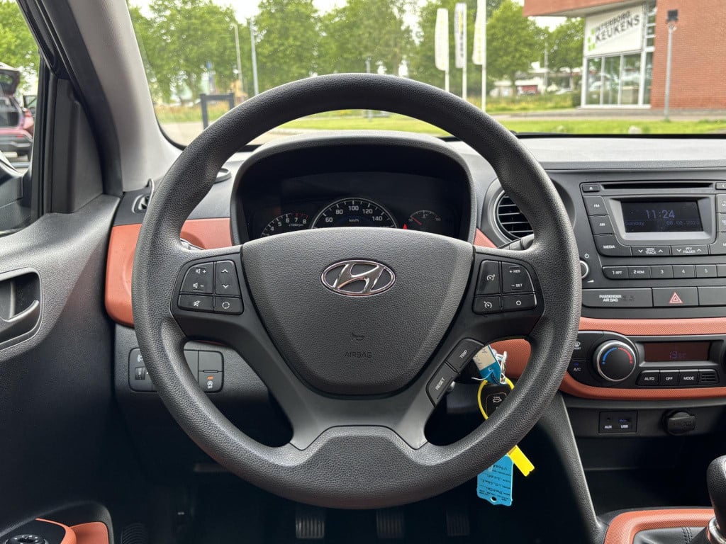 Hyundai I 10 1.0i i-motion comfort | cruise control | radio-cd/mp3 speler |