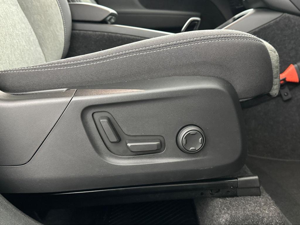 Volvo XC40 b4 194pk plus dark| achteruitrijcamera| trekhaak| adap.cruise