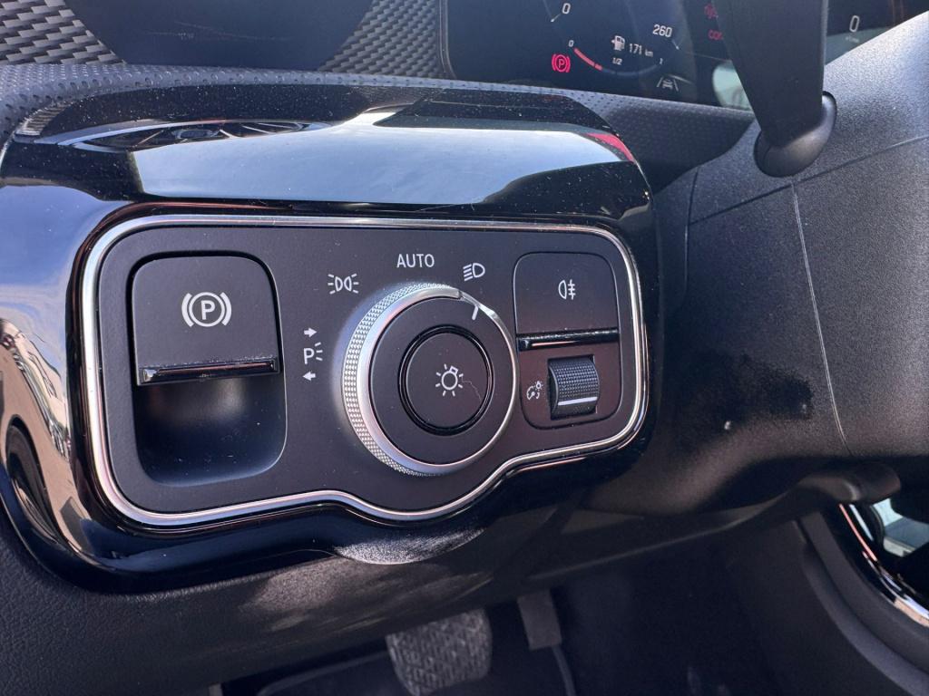 Mercedes-Benz A-Klasse 250 e business solution luxury limited