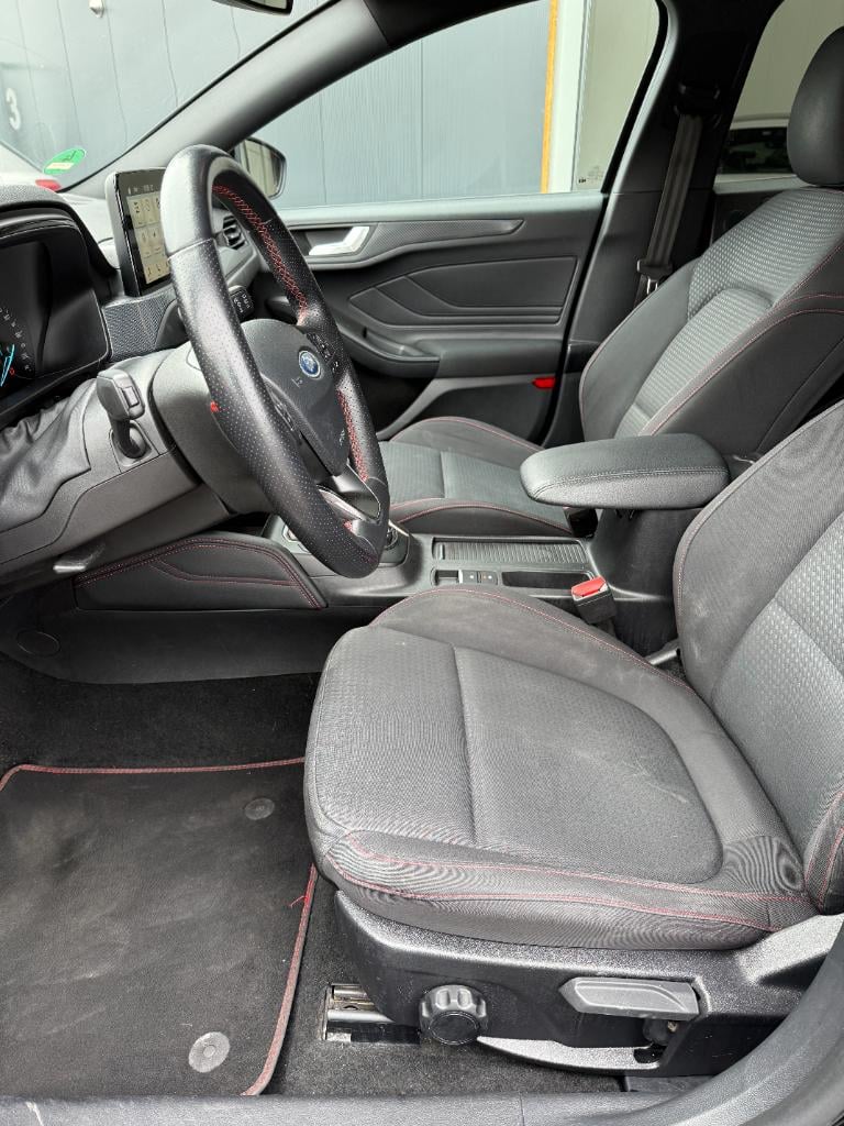 Ford Focus 1.0 ecoboost st line business