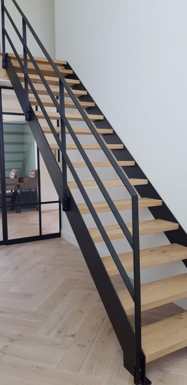 Stalen Rechte Trappen op Maat – Trabo Trappen & Hekwerken